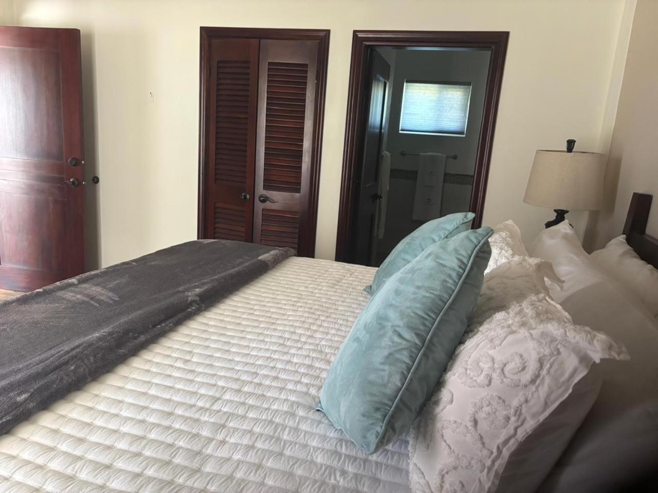Ashton Court Belize Hotel Kota Belize Bagian luar foto