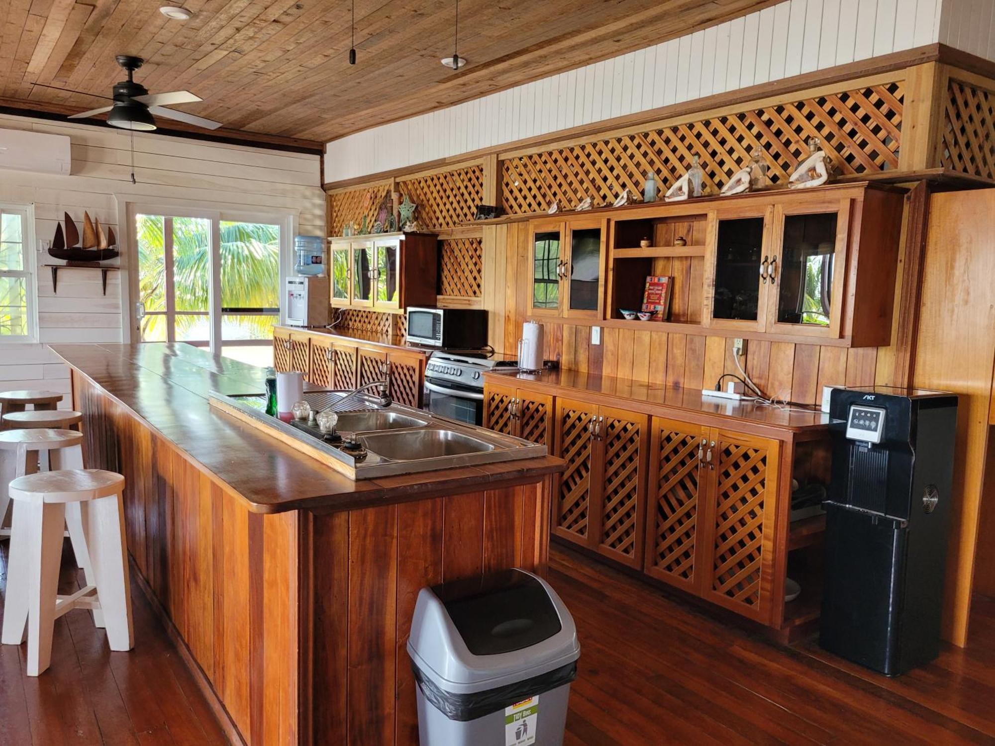 Ashton Court Belize Hotel Kota Belize Bagian luar foto